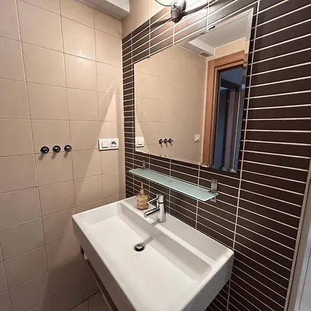 Vip Petrska 25 *